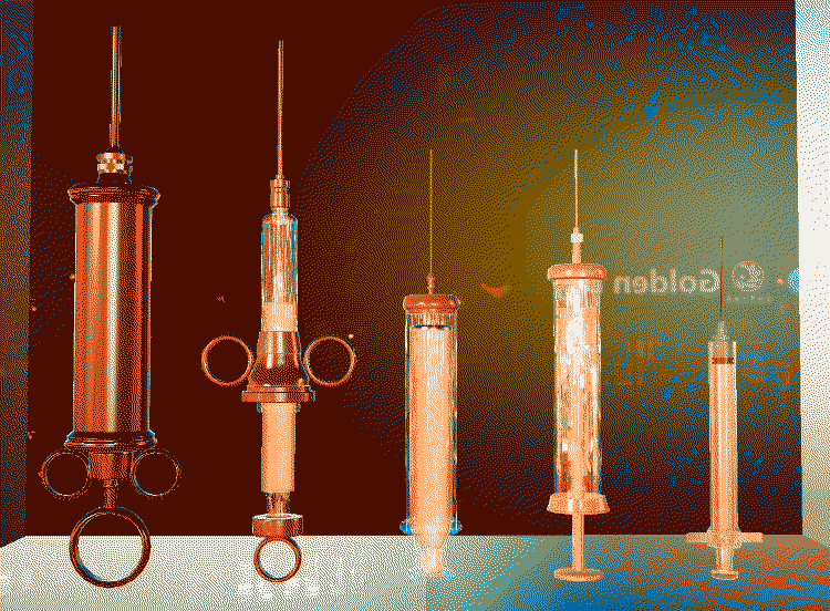 A screenshot of 5 syringes lined up in frontal view, side-by-side, within the Maya viewport. Objects are materialized.